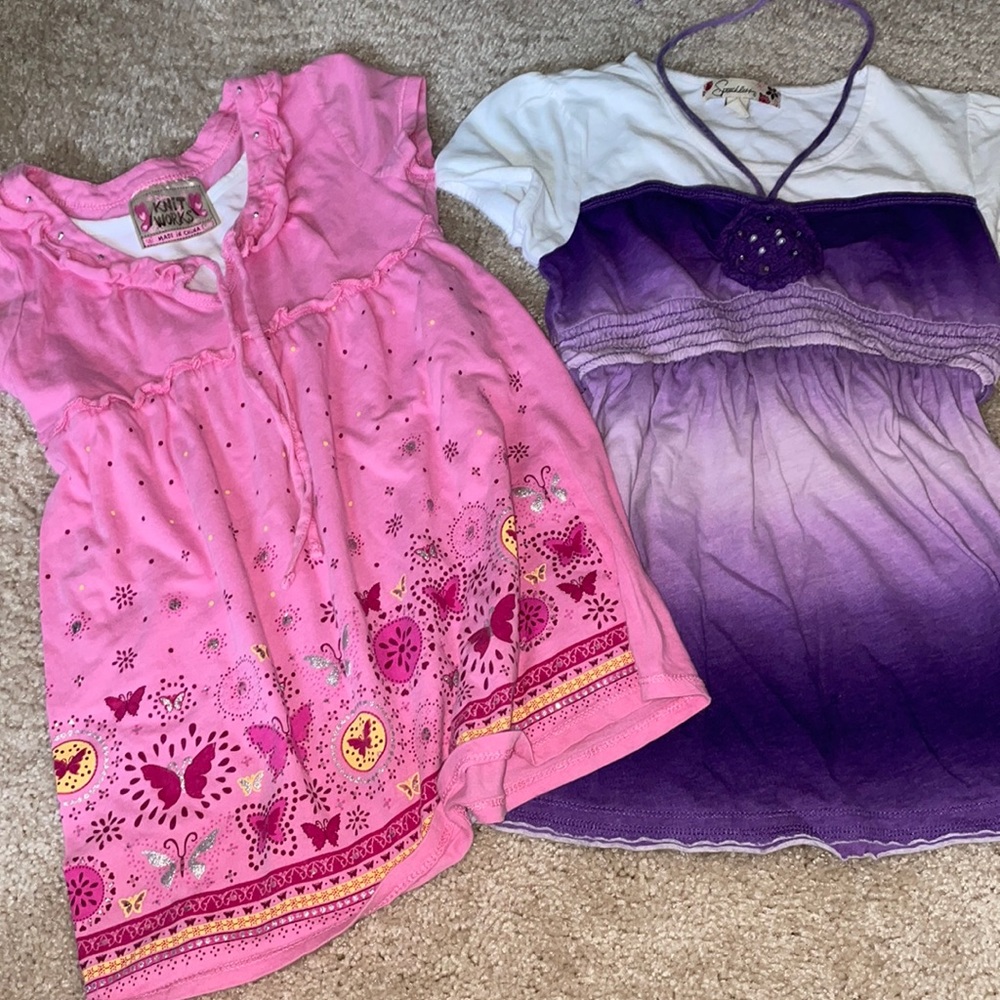 Two girls short sleeve tops